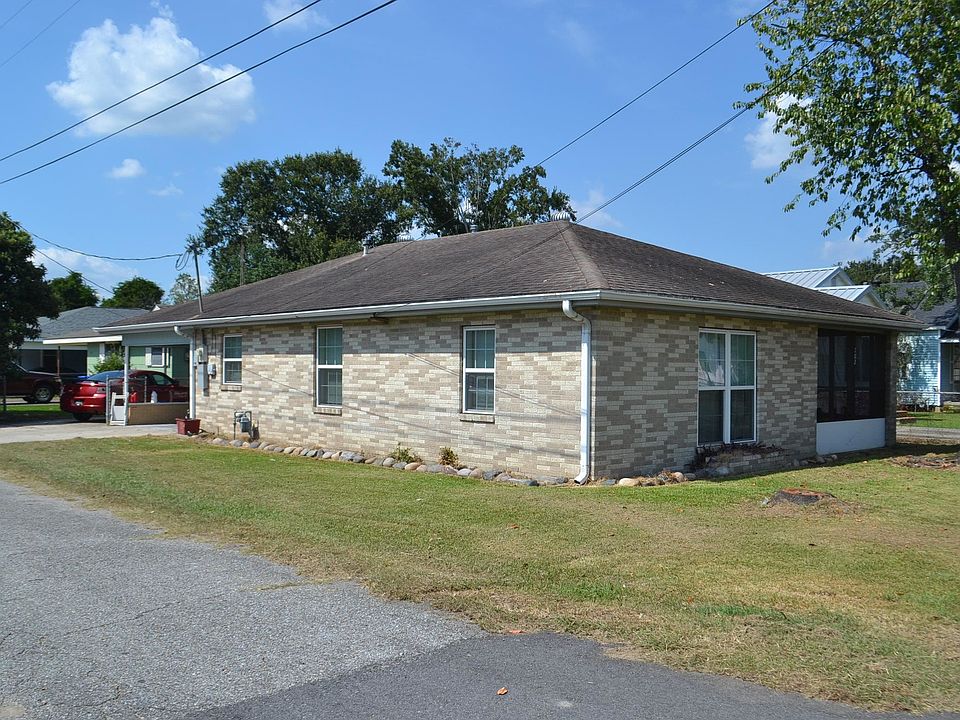 1st image of 702 Coulon Rd