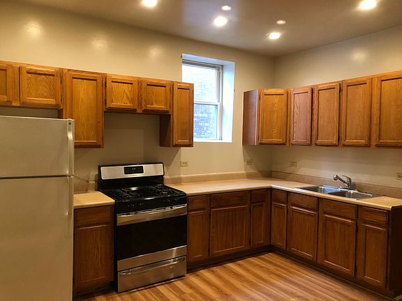 4th image of 5260 W Congress Pkwy #1