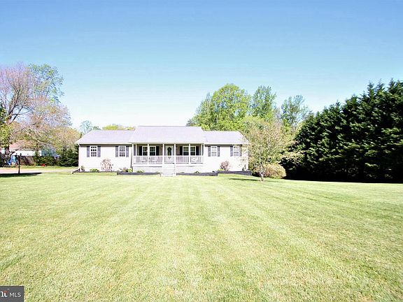 3rd image of 22218 Curtis Mill Ln
