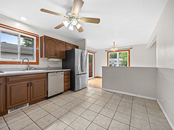 5th image of 1309 Wilson Ave
