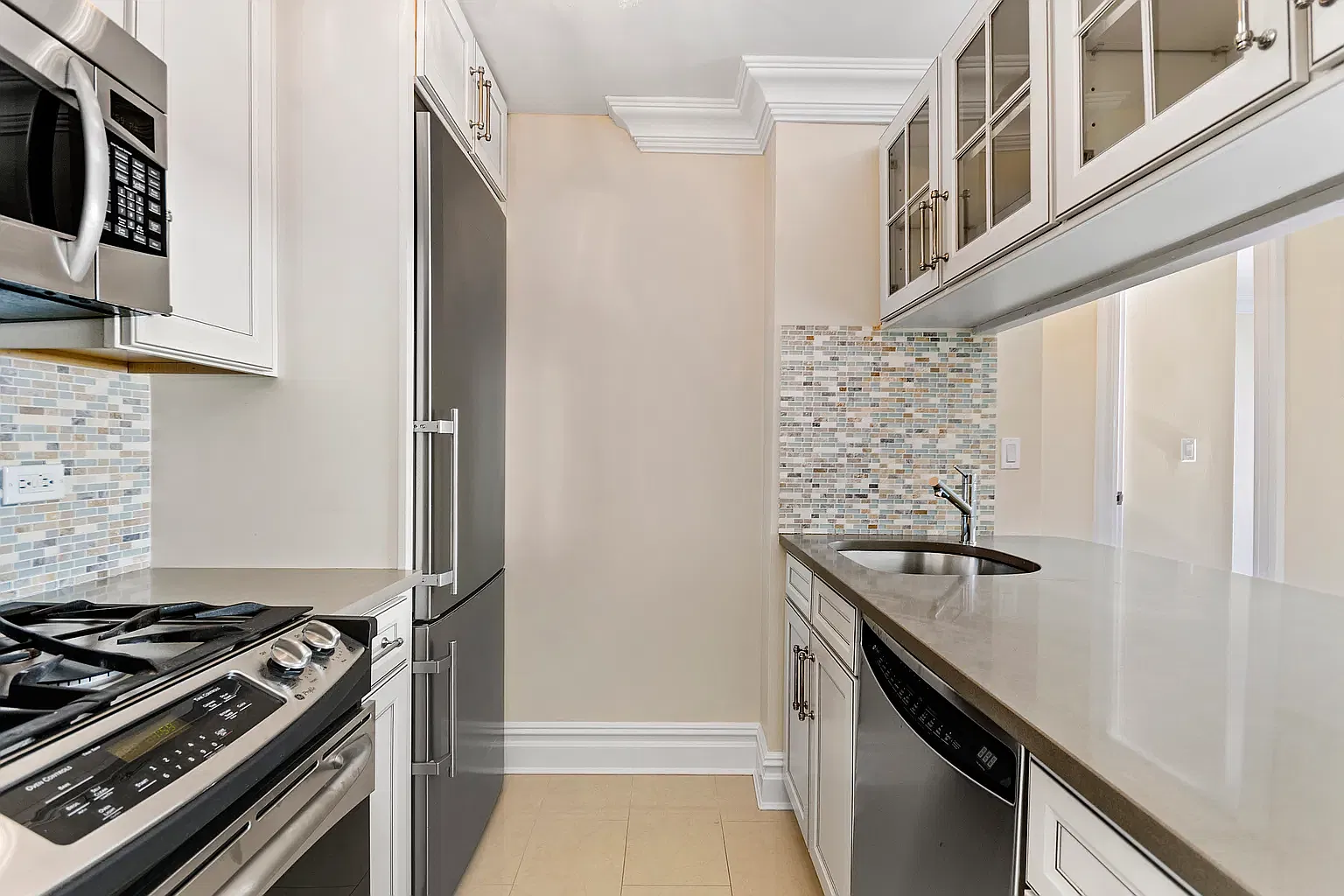 200 Rector Pl — Photo 2