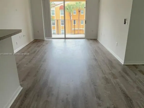2440 E Preserve Way APT 303, Hollywood, FL 33025