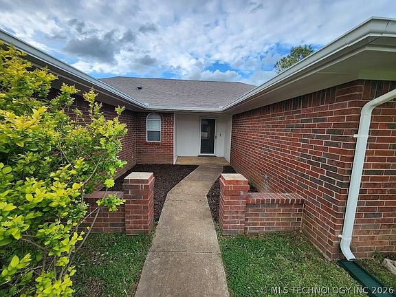 3rd image of 2708 Forrest Cir