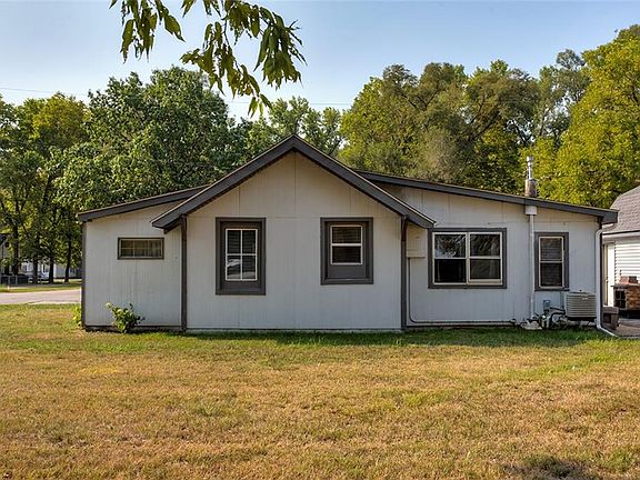 5th image of 5656 SE Circle Dr