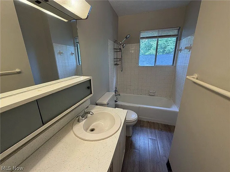 3831 Eigen St #2 — Photo 10