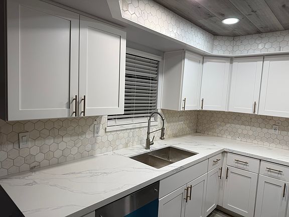 4th image of 5301 E Waverly Dr Unit 153