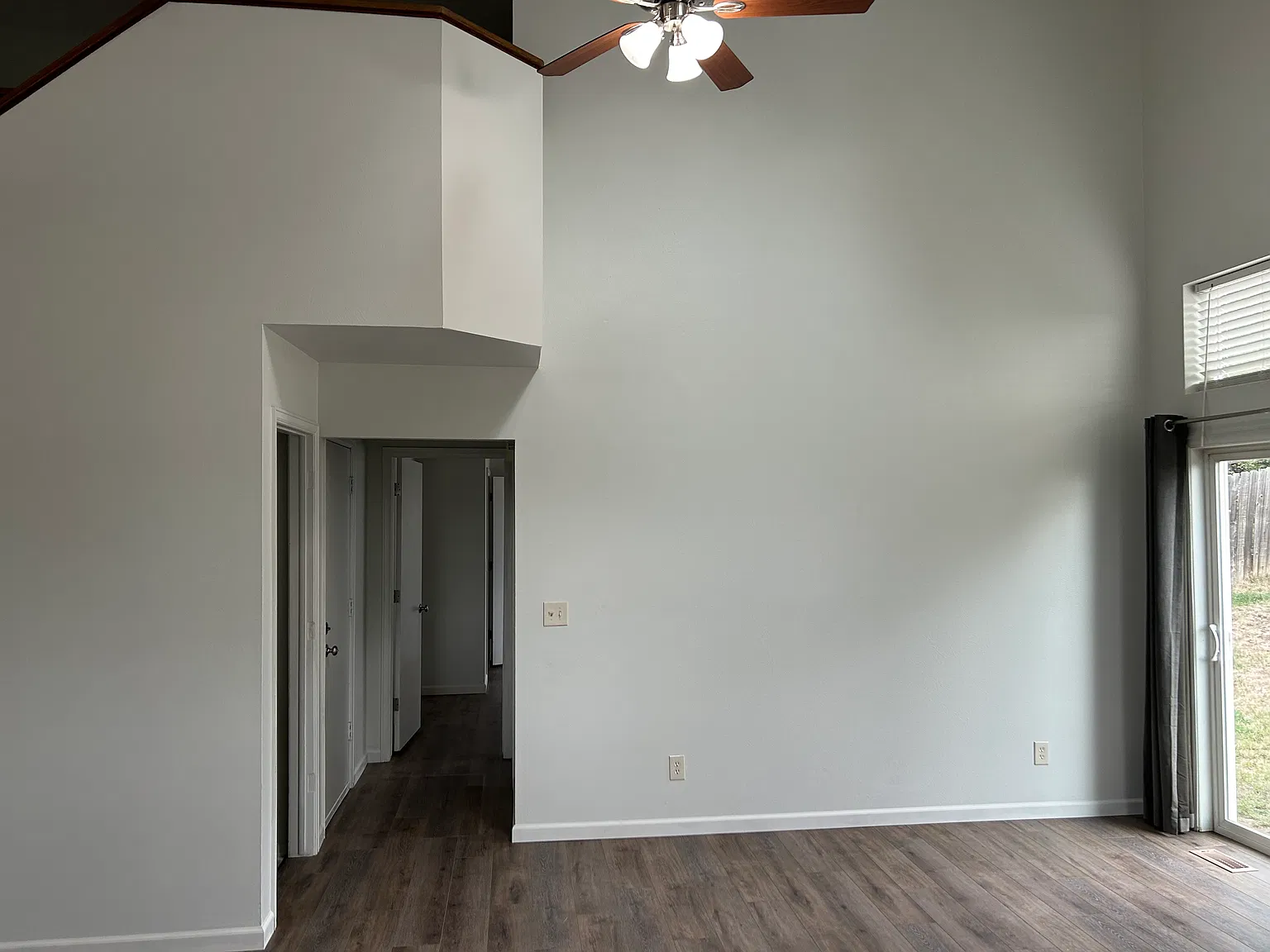 1702 Foxfield Dr — Photo 2