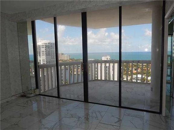 5th image of 20201 E Country Club Dr APT 2402