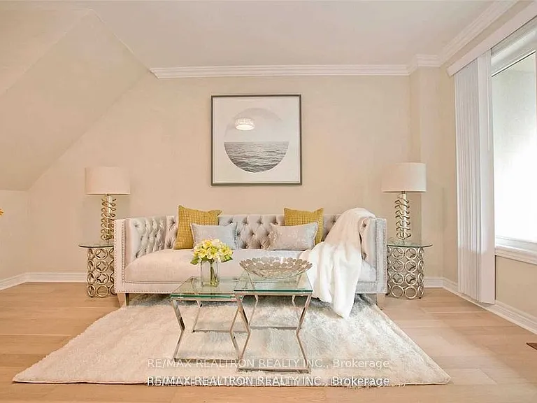 269 Finch Ave E — Photo 4