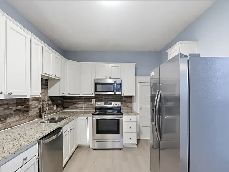 931 N Oakland Ave — Photo 13
