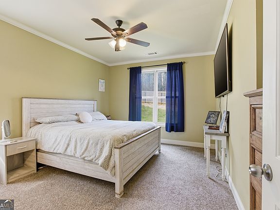 3rd image of 130 Maple Drive