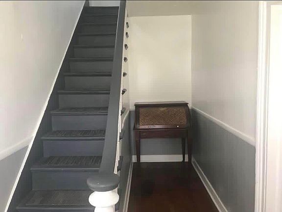 4th image of 1026 E Main St APT 1