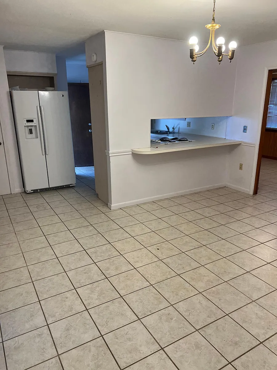 Building Photo - 1545 S Potwin Dr