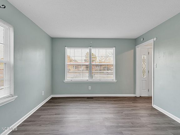 5th image of 811 Oakwood Ave