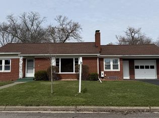 1302 Elmwood Ave, Jackson, MI 49203