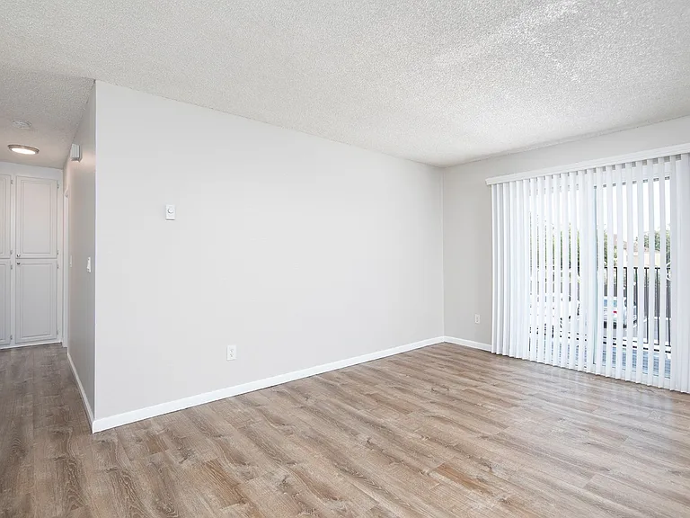 Wexford Manor Apartments — Photo 12