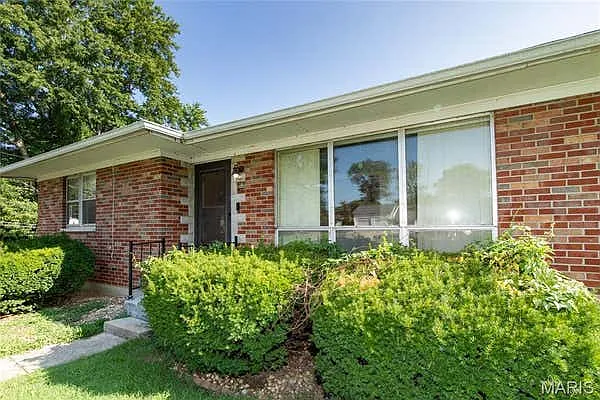 2 bed, 982 sqft, $1,900 — Photo 2