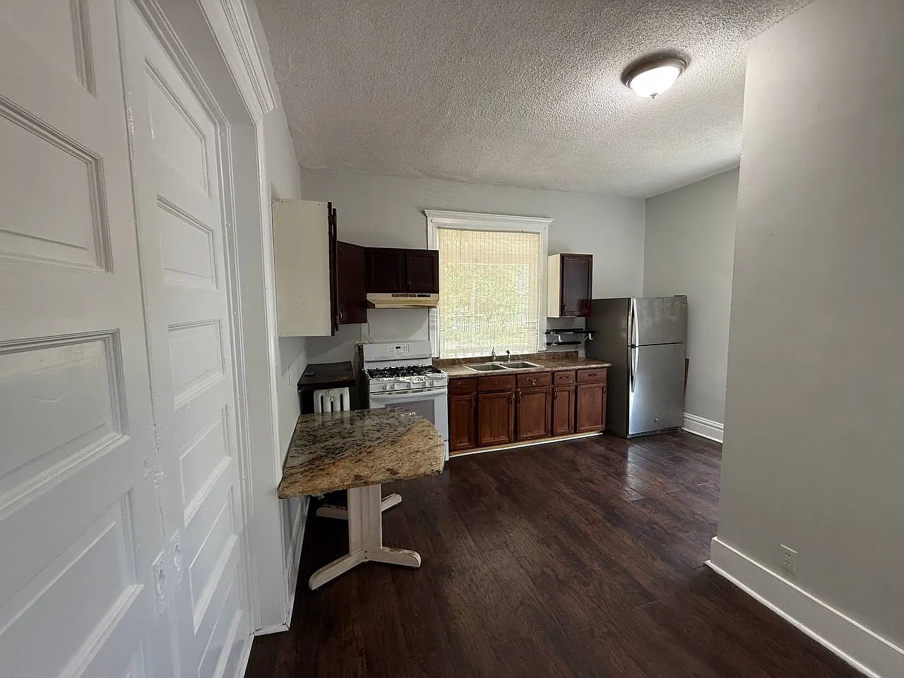 1 bed, 800 sqft, $1,100 — Photo 4
