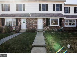 929 Greenhouse Dr, Secane, PA 19018
