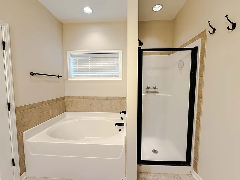 728 Roanoke Dr — Photo 13
