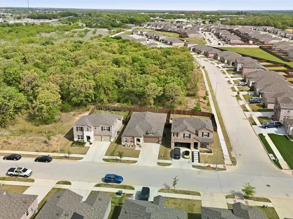 7109 Greenfield Dr, Denton, TX 76208