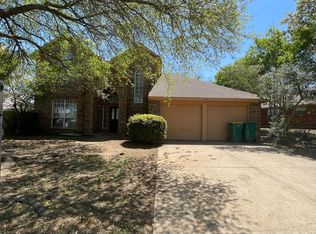 106 Meadowbend Dr, Cedar Hill, TX 75104