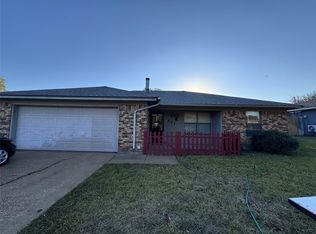 441 NW Wintercrest Rd, Burleson, TX 76028