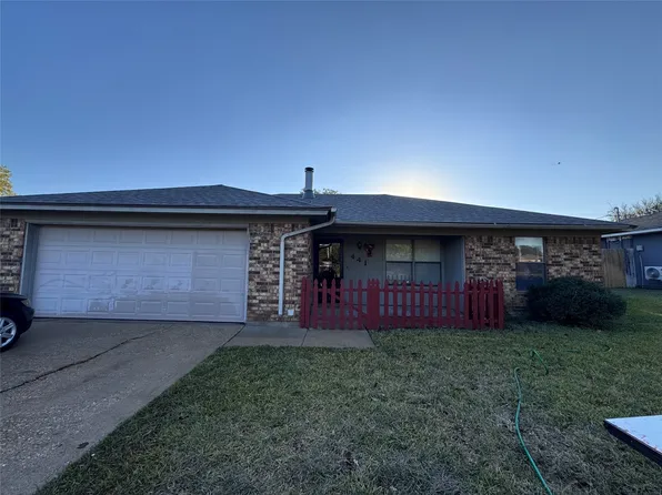 441 NW Wintercrest Rd, Burleson, TX 76028