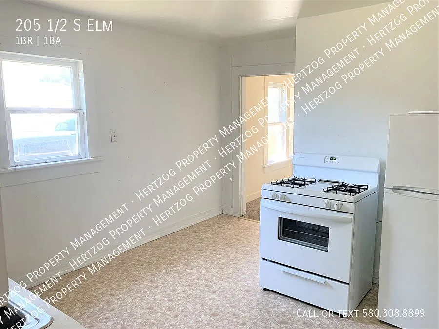 Building Photo - 205 1/2 S Elm St