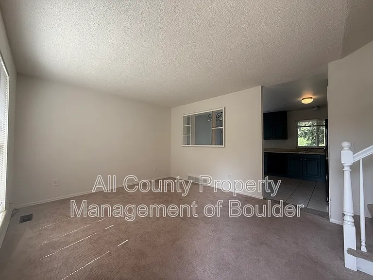 1520 Taft Ct — Photo 2