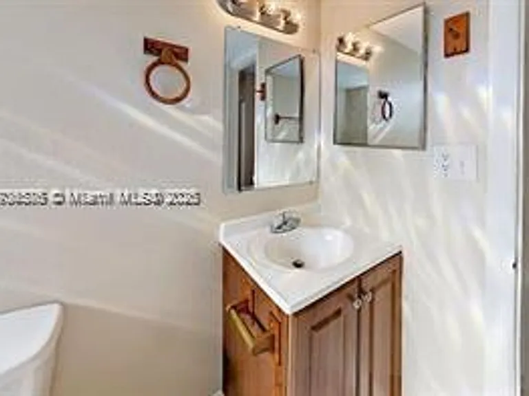 624 SW 16th Ave #C — Photo 16