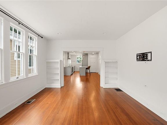 4th image of 2515 Broadway St