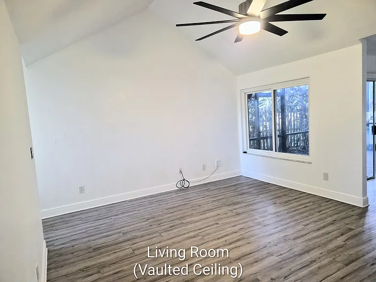 3445 Fox Crossing Dr — Photo 3