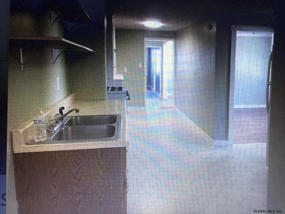 2nd image of 34 Leonard St