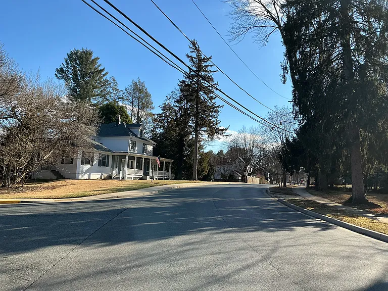 105 Russell Ave — Photo 34