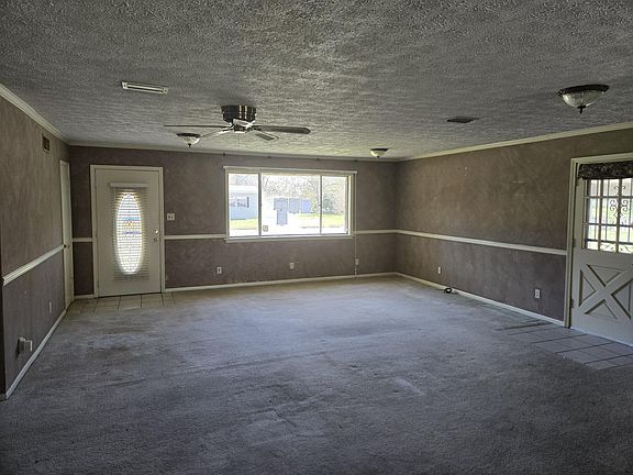 2nd image of 404 Main St E