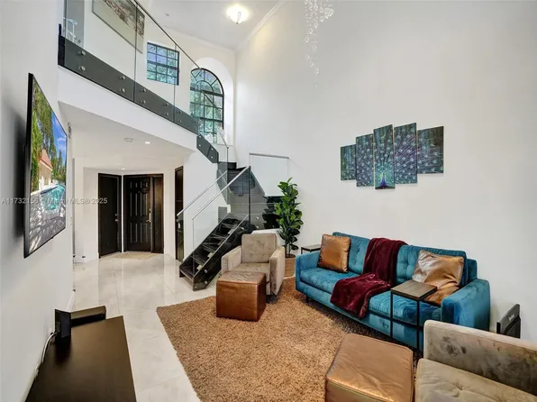 3507 Green Leaf Cir #2004, Hollywood, FL 33021