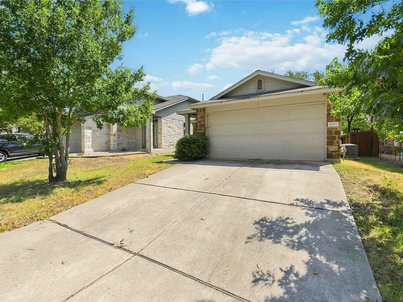 3 bed, 2.0 bath, 1346 sqft, $2,100 — Photo 3