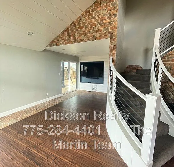 2205 Stowe Dr — Photo 2