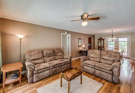2nd image of 2423 Oak Park Dr