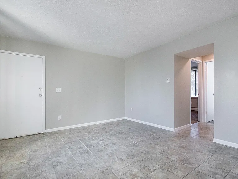 120 Leonard St NE #11 — Photo 8