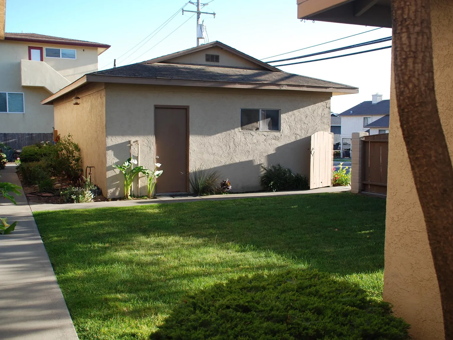 2 bed, 1.5 bath, 1000 sqft, $2,450 — Photo 2
