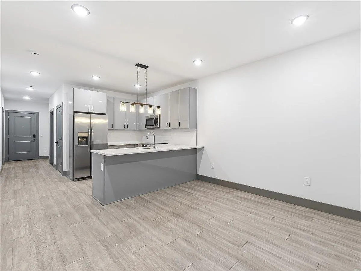 Building Photo - 531 32nd St #405