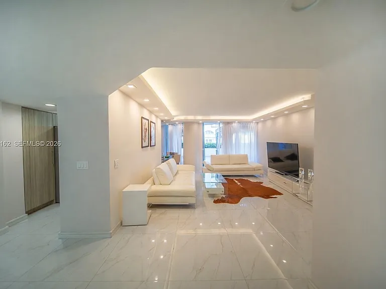 16445 Collins Ave #425 — Photo 4