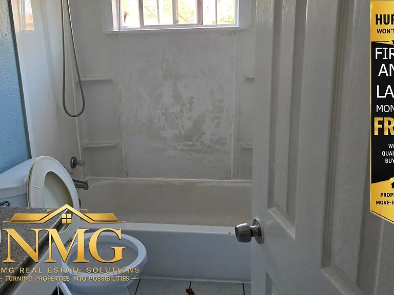 3380 Shady Oaks St #B — Photo 4