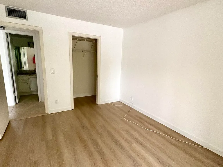 163 Somerset Cres #H — Photo 6