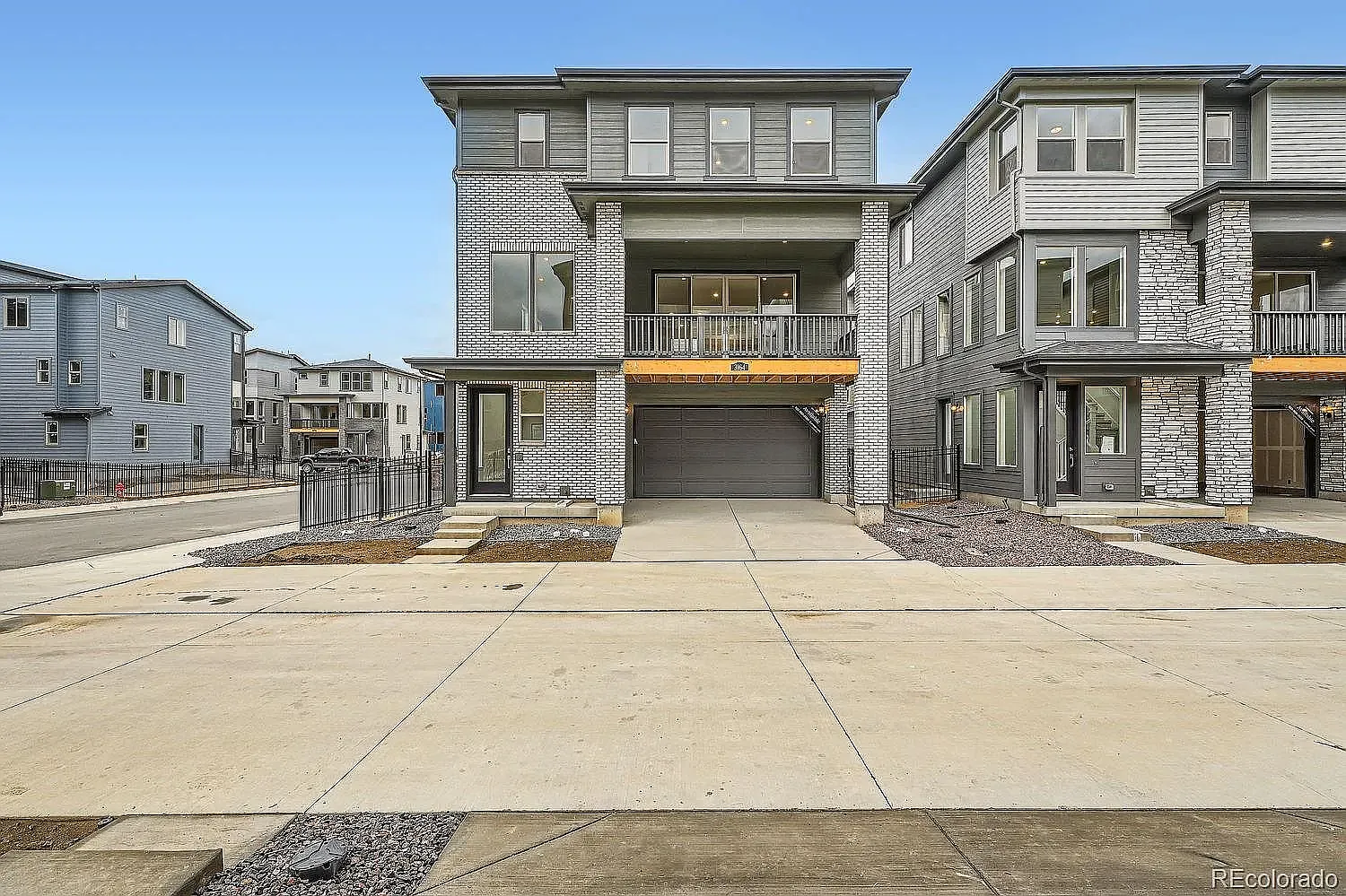 4 bed, 3.5 bath, 2356 sqft, $4,250 — Photo 1