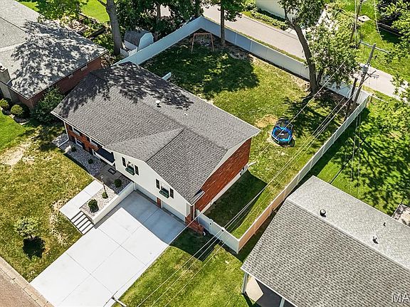 3rd image of 407 Fontainebleau