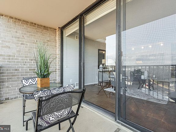 5th image of 4 Monroe St APT 1005
