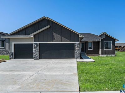 1117 Cyber Ct, Madison, SD, 57042